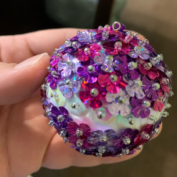 Beautiful Christmas Ornament - Picture 2 of 4